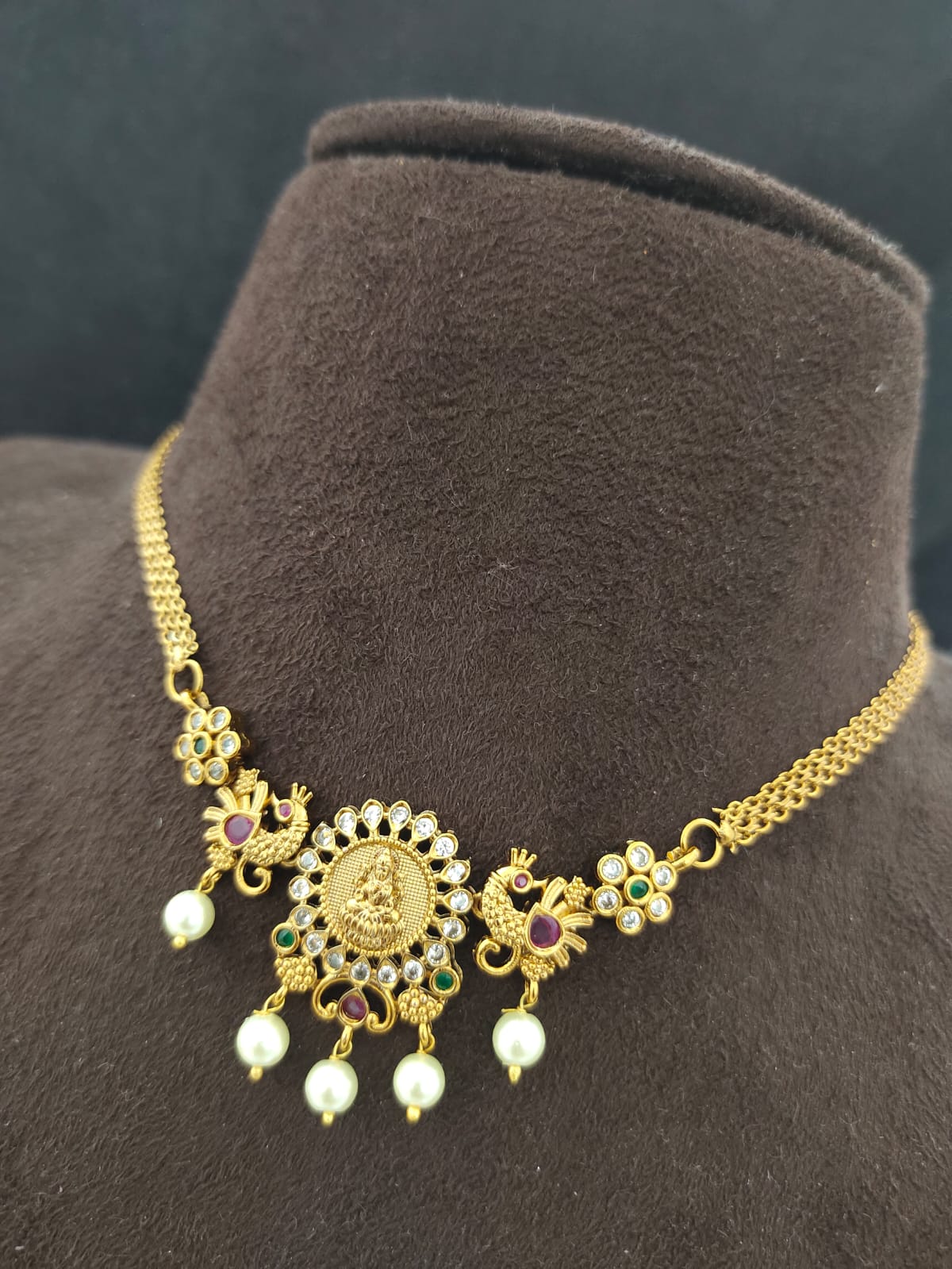 Choker( no earrings)-20-10-24