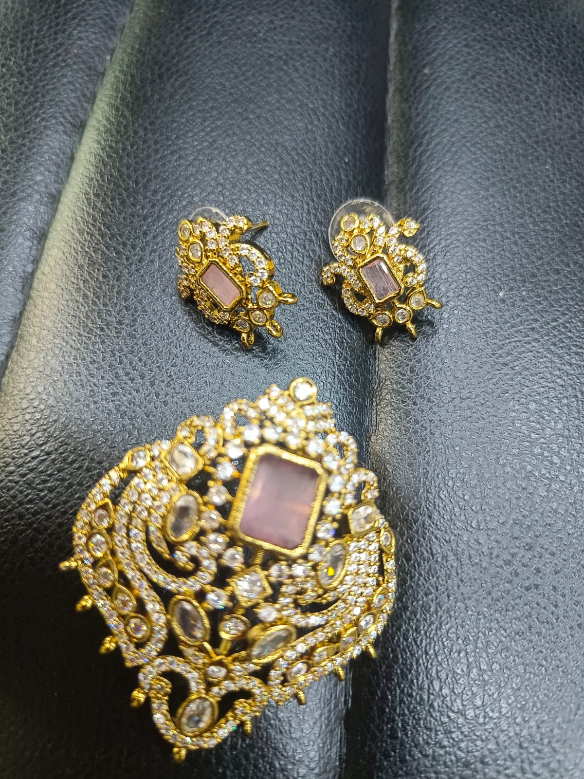 Locket 13-10-24
