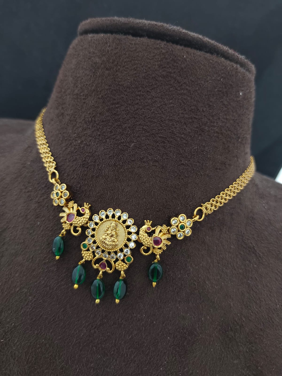 Choker( no earrings)-20-10-24